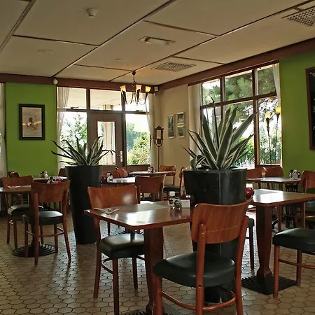 Hotel Campanile & Restaurant 3*