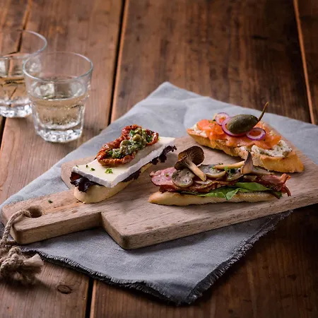 Campanile & Restaurant 3*