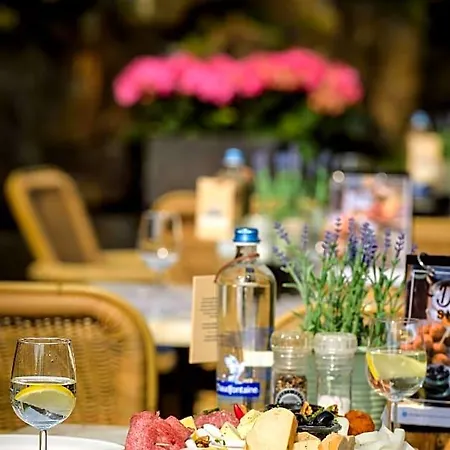 Campanile & Restaurant Hotel 3*