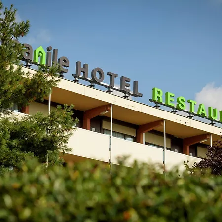 Campanile & Restaurant 3*