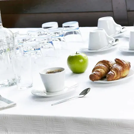 Campanile & Restaurant 3*