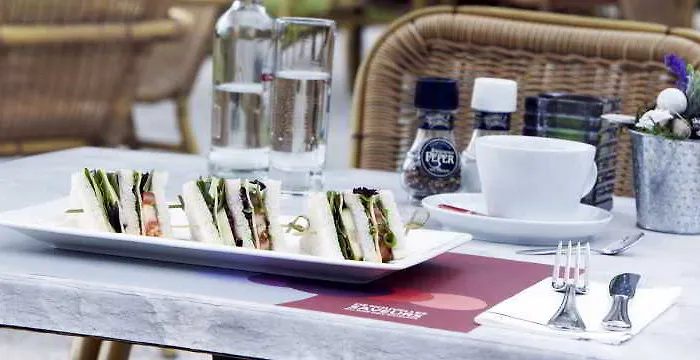 Campanile & Restaurant Hotel